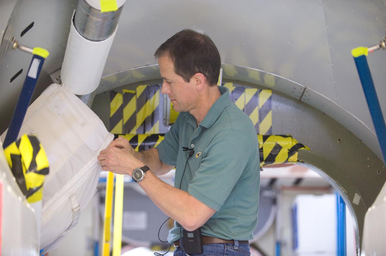 PHOTO DATE:  03-19-12 LOCATION:   Bldg. 9NW - ISS Mockups SUBJECT: Expedition 34/35 crew training PHOTOGRAPHER: BILL STAFFORD