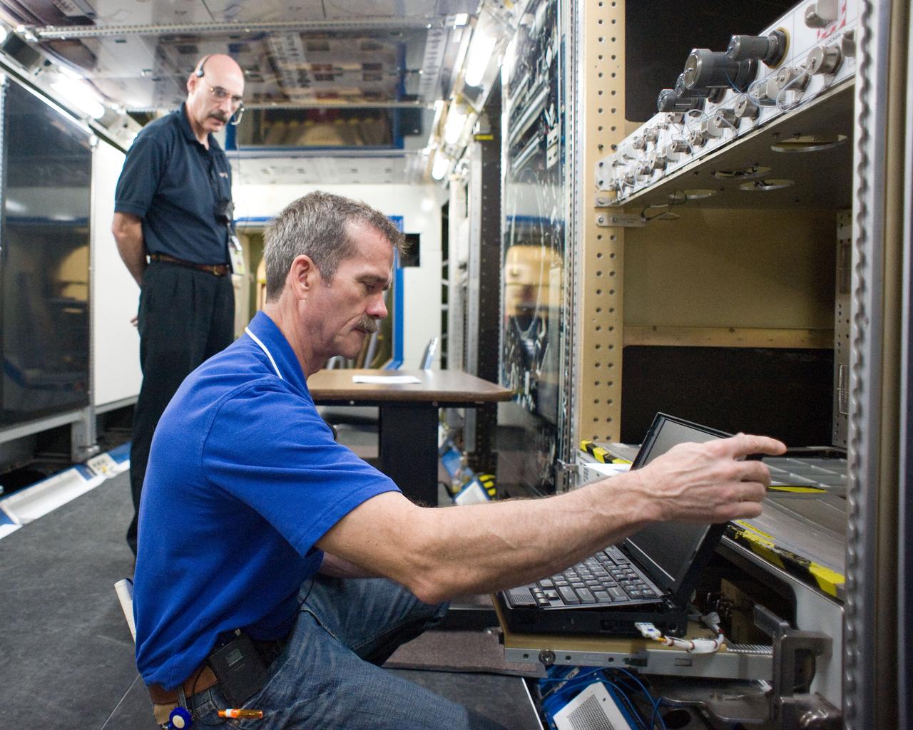 PHOTO DATE:  03-19-12 LOCATION:   Bldg. 9NW - ISS Mockups SUBJECT: Expedition 34/35 crew training PHOTOGRAPHER: BILL STAFFORD