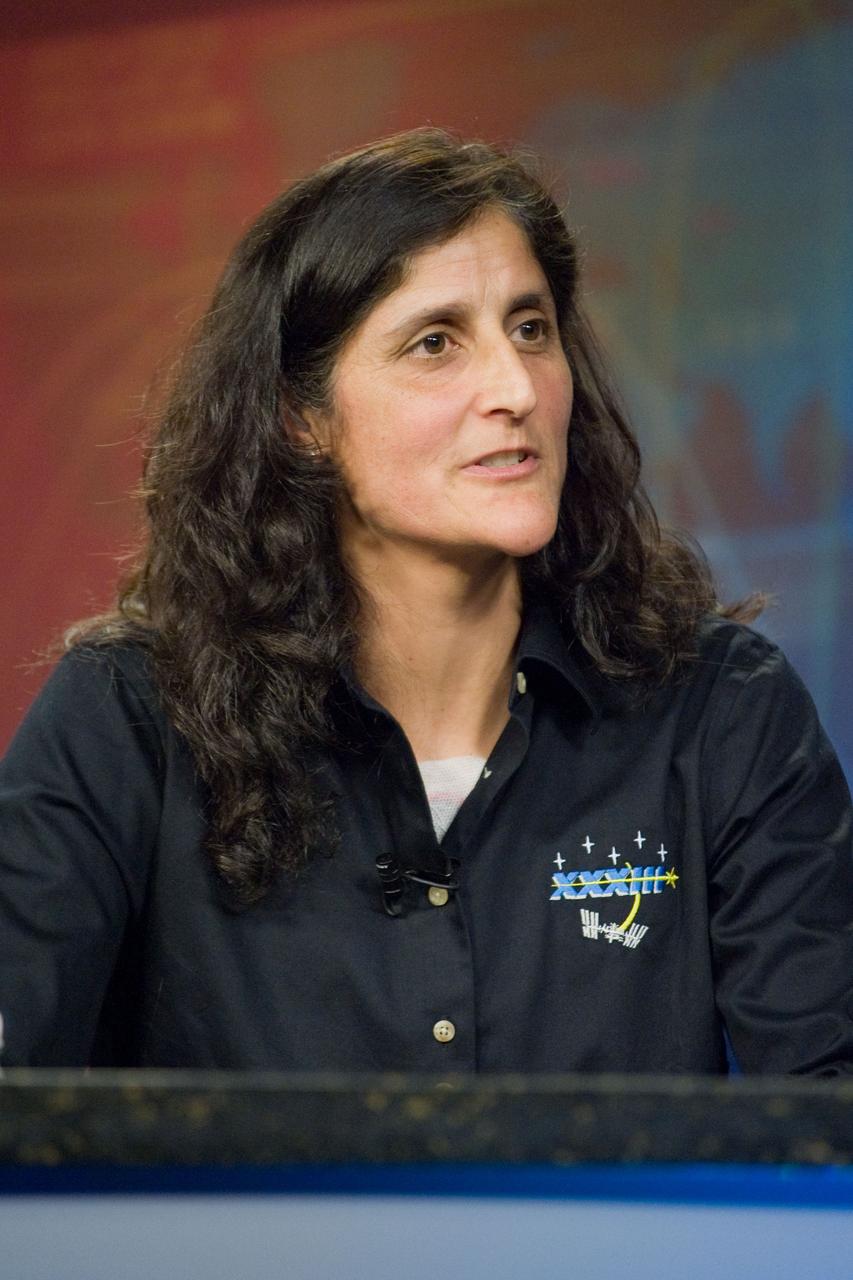 Date: 03-20-12 Location: Bldg 2, Briefing Room Subject: Expedition 32/33 Crew News Conference. Photograher: James Blair