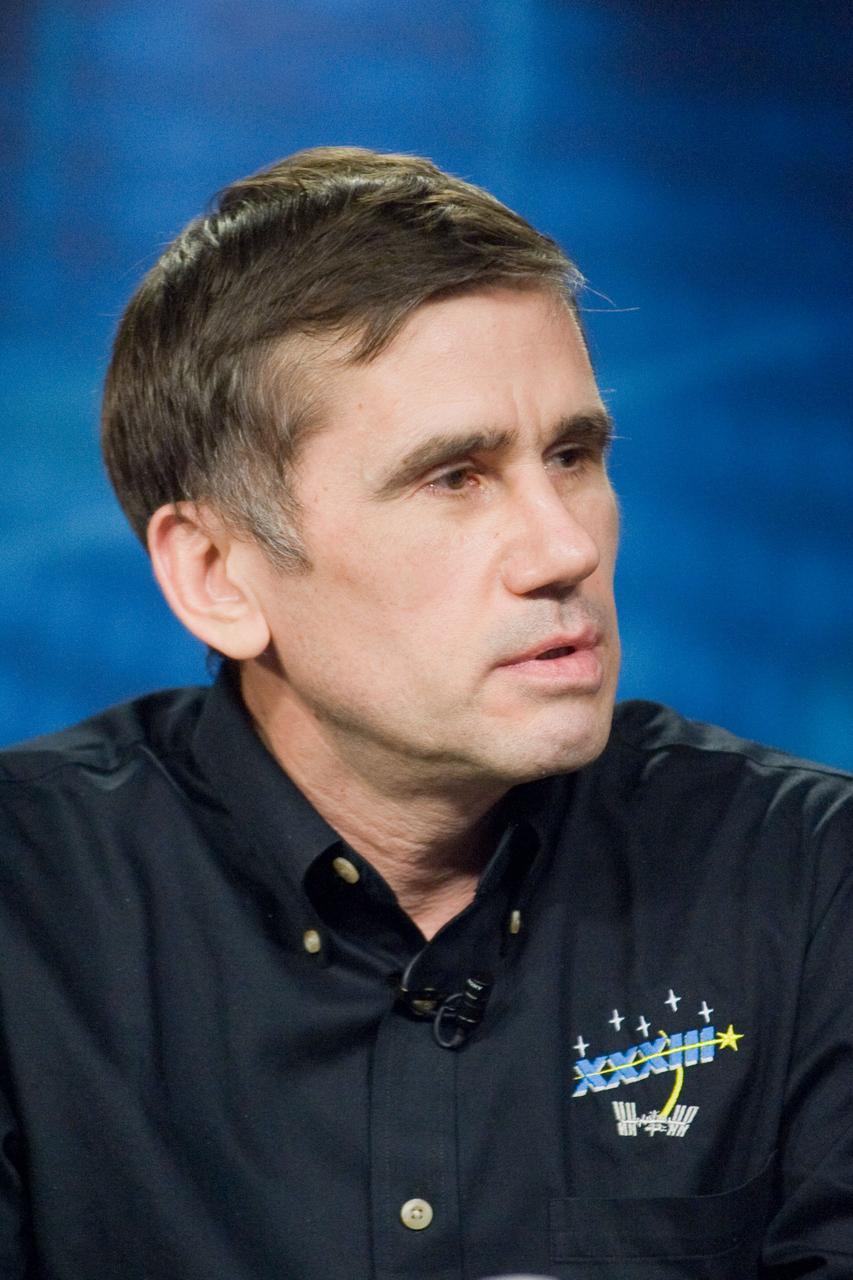 Date: 03-20-12 Location: Bldg 2, Briefing Room Subject: Expedition 32/33 Crew News Conference. Photograher: James Blair