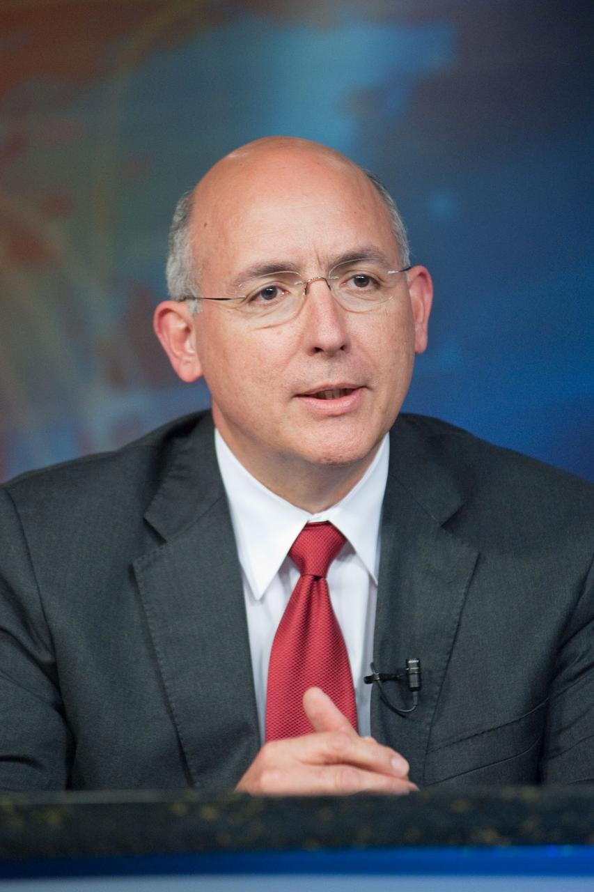 Date: 03-20-12 Location: Bldg 2, Briefing Room Subject:  International Space Station Program and Science Overview Briefing with Michael Suffredini, ISS Program Manager, Dina Contella, Expedition 32 lead flight director, and Tara Ruttley, Associate ISS Program Scientist. Photographer: James Blair