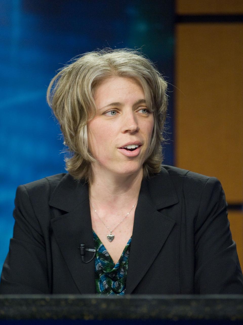Date: 03-20-12 Location: Bldg 2, Briefing Room Subject:  International Space Station Program and Science Overview Briefing with Michael Suffredini, ISS Program Manager, Dina Contella, Expedition 32 lead flight director, and Tara Ruttley, Associate ISS Program Scientist. Photographer: James Blair