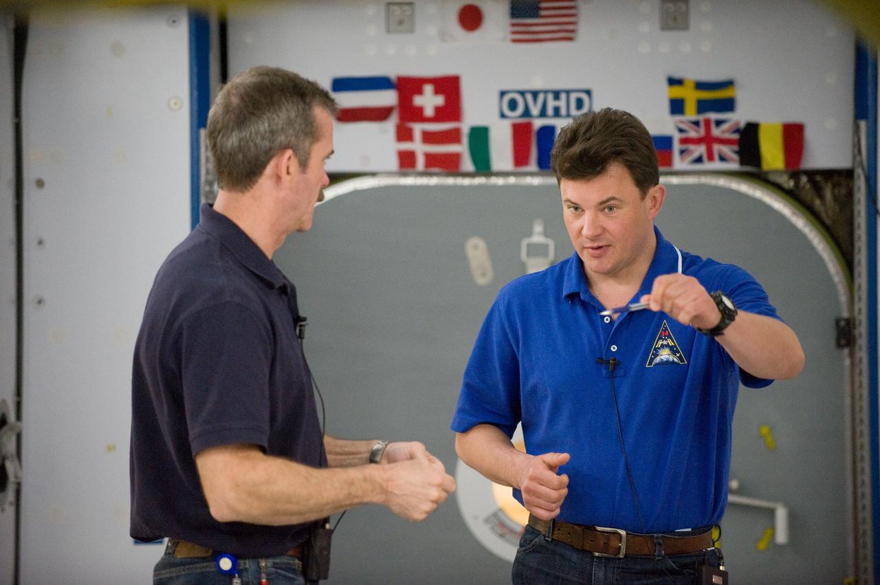 DATE: 3-22-12 LOCATION: Bldg. 9NW - ISS Mockups SUBJECT: Expedition 34 crew Chris Hadfield, Roman Romanenko and Tom Marshburn during emergency scenarios training in the ISS mockups with instructor Kathryn Bolt PHOTOGRAPHER: Lauren Harnett