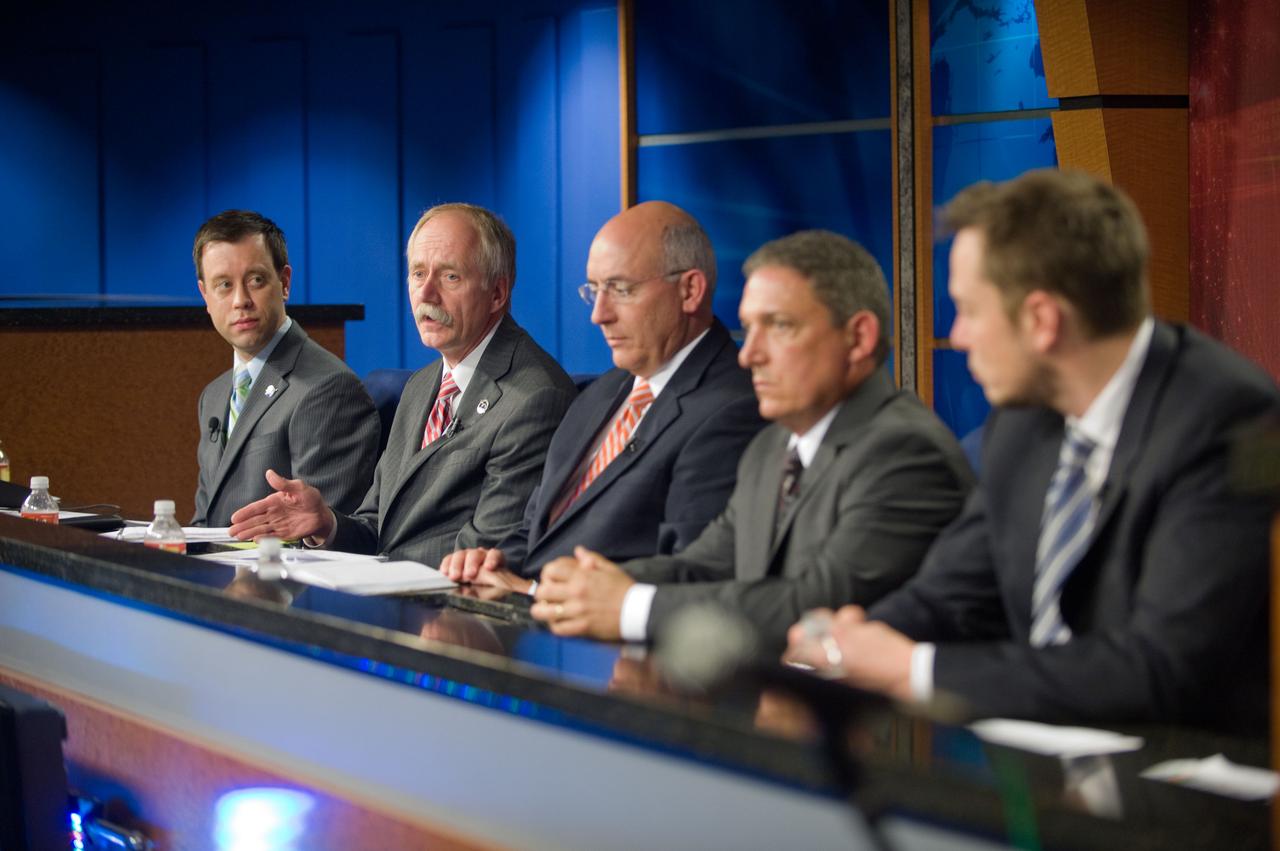 PHOTO DATE:   04-16-20 LOCATION: Bldg. 2N, Press Conf. Room    SUBJECT:  NASA briefing previewing SpaceX mission to Space Station PHOTOGRAPHER: BILL STAFFORD