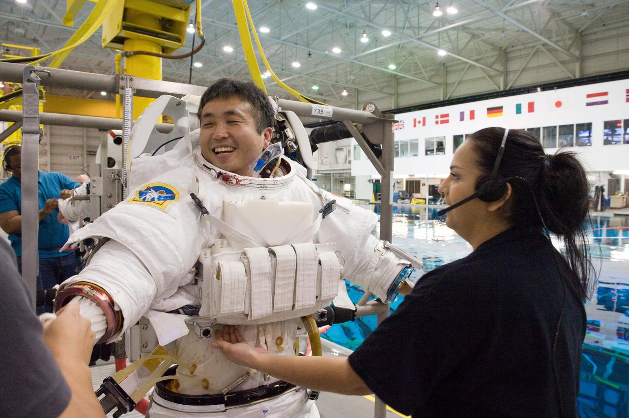 PHOTO DATE:  03/22/12 LOCATION:   JSC NBL SUBJECT: Koichi Wakata during EVA Training at the NBL PHOTOGRAPHER:Geeseman