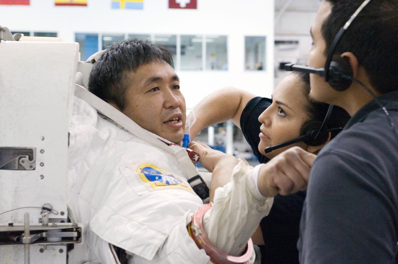 PHOTO DATE:  03/22/12 LOCATION:   JSC NBL SUBJECT: Koichi Wakata during EVA Training at the NBL PHOTOGRAPHER:Geeseman