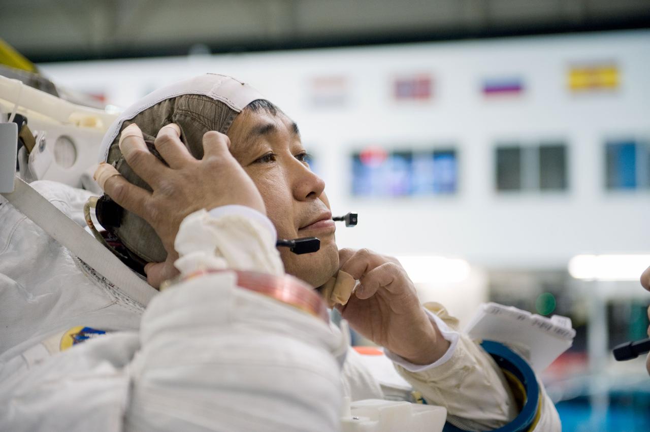 PHOTO DATE:  03/22/12 LOCATION:   JSC NBL SUBJECT: Koichi Wakata during EVA Training at the NBL PHOTOGRAPHER:Geeseman