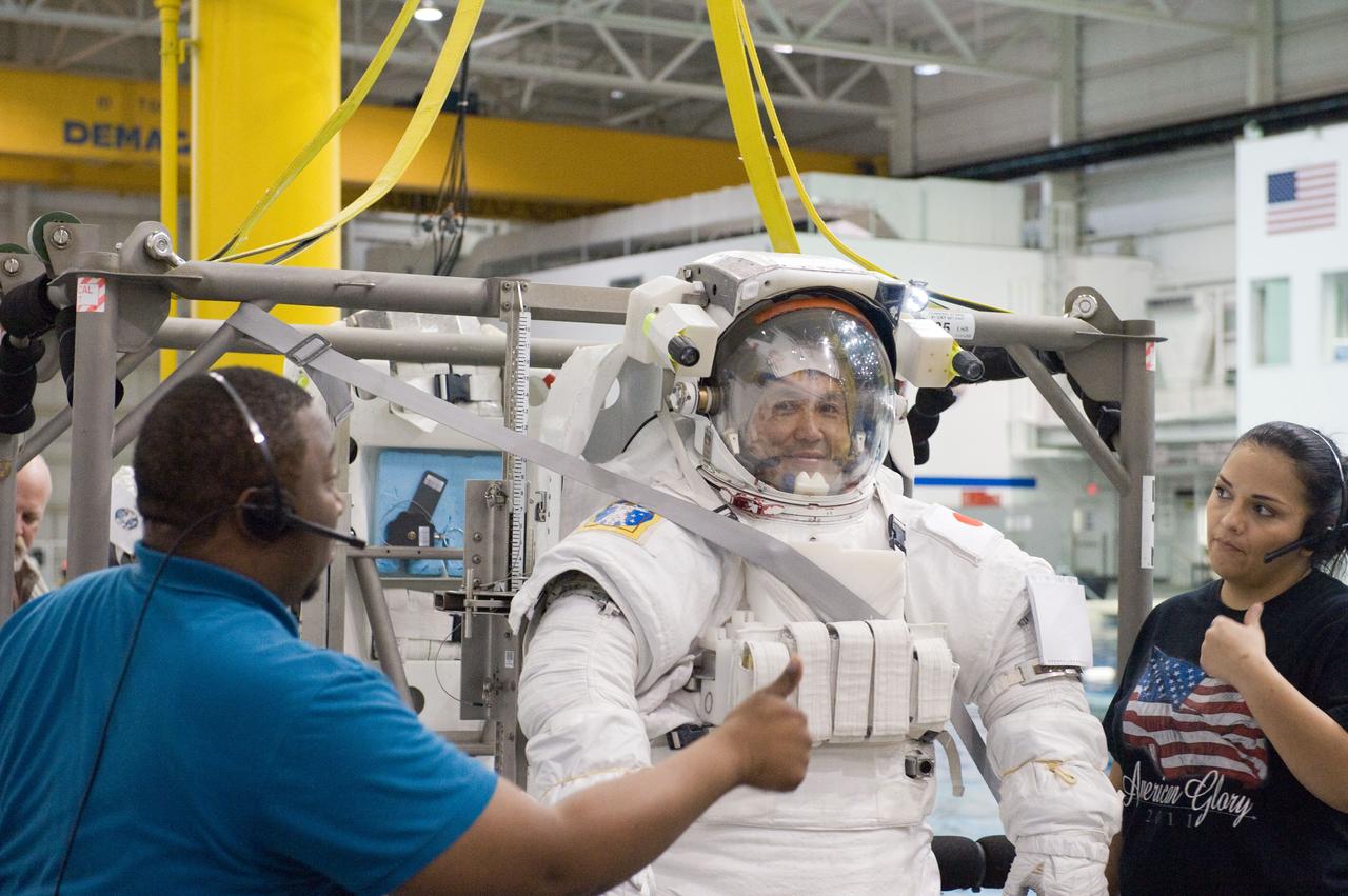 PHOTO DATE:  03/22/12 LOCATION:   JSC NBL SUBJECT: Koichi Wakata during EVA Training at the NBL PHOTOGRAPHER:Geeseman