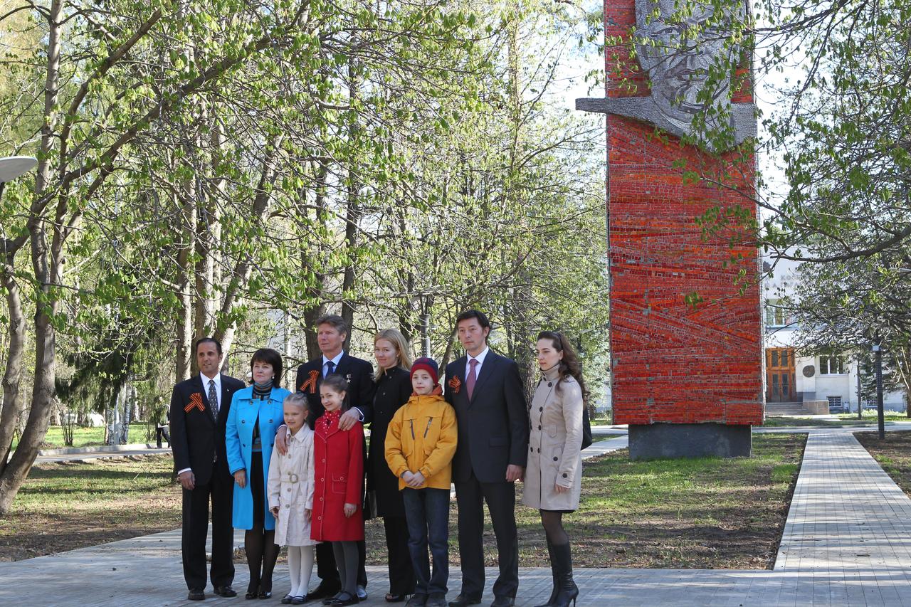 (2 May, 2012) --- At the Gagarin Cosmonaut Training Center at Star City, Russia on May 2, 2012, the prime crew members who will round out Expedition 31 on the International Space Station pose with their families in front of a statue of Vladimir Lenin as part of their farewell sendoff to the Baikonur Cosmodrome in Kazakhstan. From left to right  are NASA Flight Engineer Joe Acaba, Soyuz Commander Gennady Padalka, and Flight Engineer Sergei Revin,  -- all three wearing the orange Ribbon of St. George in honor of Russia’s Victory Day celebrations on May 9. The three are scheduled to launch to the space station on May 15 in their Soyuz TMA-04M spacecraft.   NASA/Stephanie Stoll 