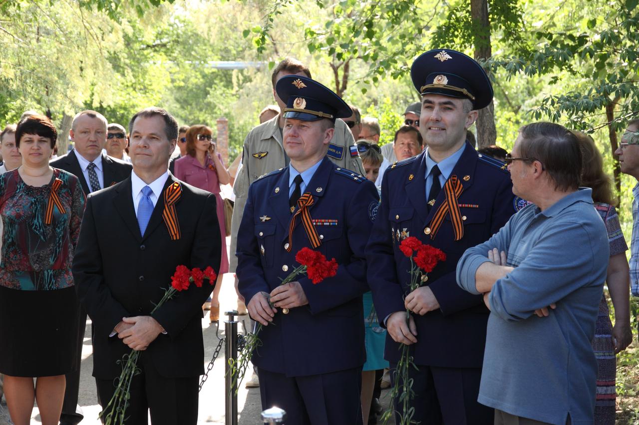 In the town of Baikonur, Kazakhstan, the Expedition 31/32 backup crew participated in Victory Day celebration activities May 9, 2012 as they took a break from training for the launch of the Soyuz TMA-04M May 15 to the International Space Station. Victory Day commemorates the triumph of Russia over Nazi Germany in World War II, one of Russia’s most solemn occasions. From left to right holding flowers are backup NASA Flight Engineer Kevin Ford, backup Soyuz Commander Oleg Novitskiy and backup Flight Engineer Evgeny Tarelkin. The prime crew, Gennady Padalka, Sergei Revin and NASA’s Joe Acaba, are training for their launch in the Soyuz vehicle on May 15 for a four-month mission on the orbital complex.  NASA/Victor Zelentsov 