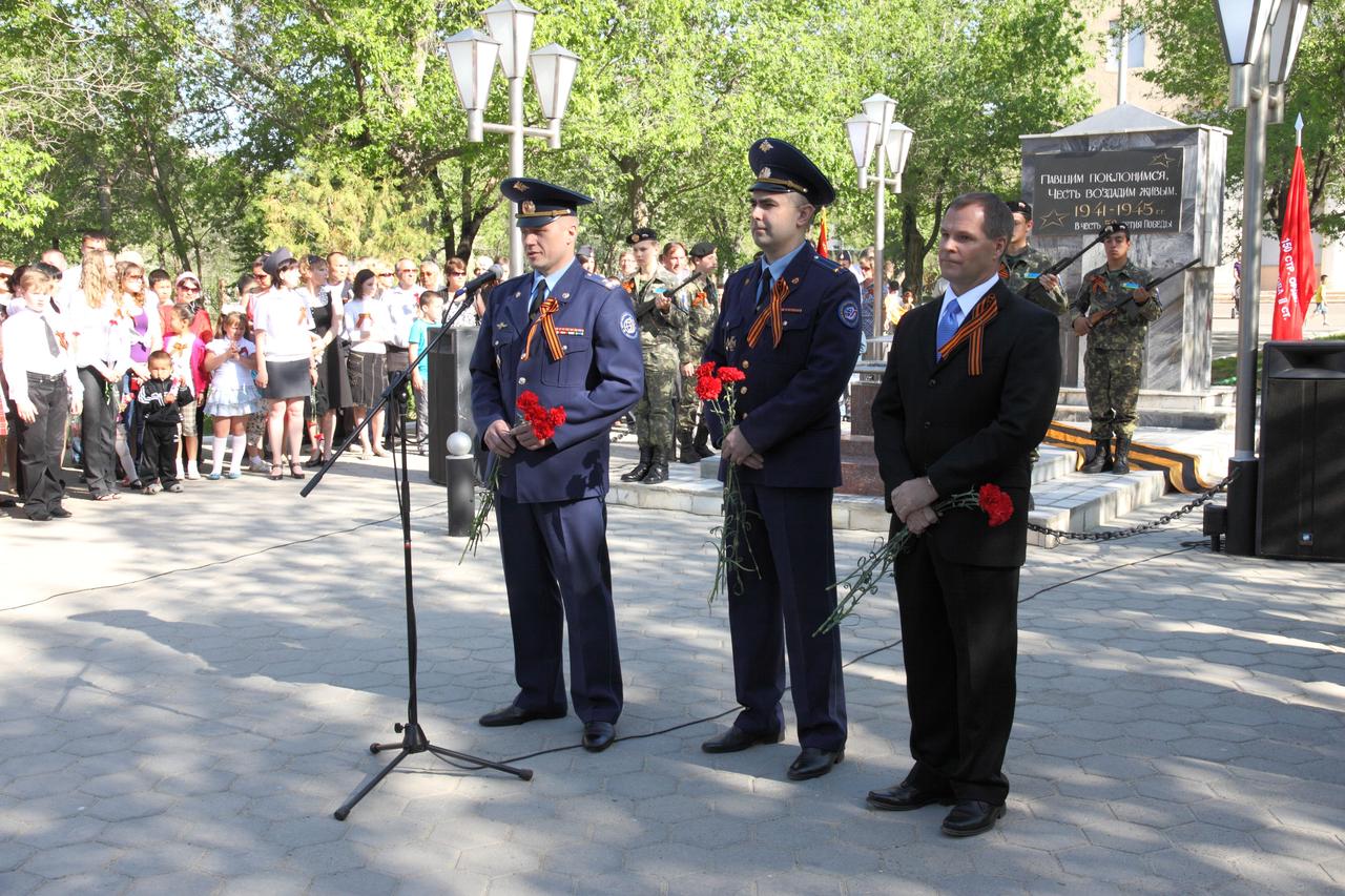 In the town of Baikonur, Kazakhstan, the Expedition 31/32 backup crew participated in Victory Day celebration activities May 9, 2012 as they took a break from training for the launch of the Soyuz TMA-04M May 15 to the International Space Station. Victory Day commemorates the triumph of Russia over Nazi Germany in World War II, one of Russia’s most solemn occasions. From left to right holding flowers are backup NASA Flight Engineer Kevin Ford, backup Soyuz Commander Oleg Novitskiy and backup Flight Engineer Evgeny Tarelkin. The prime crew, Gennady Padalka, Sergei Revin and NASA’s Joe Acaba, are training for their launch in the Soyuz vehicle on May 15 for a four-month mission on the orbital complex.  NASA/Victor Zelentsov 