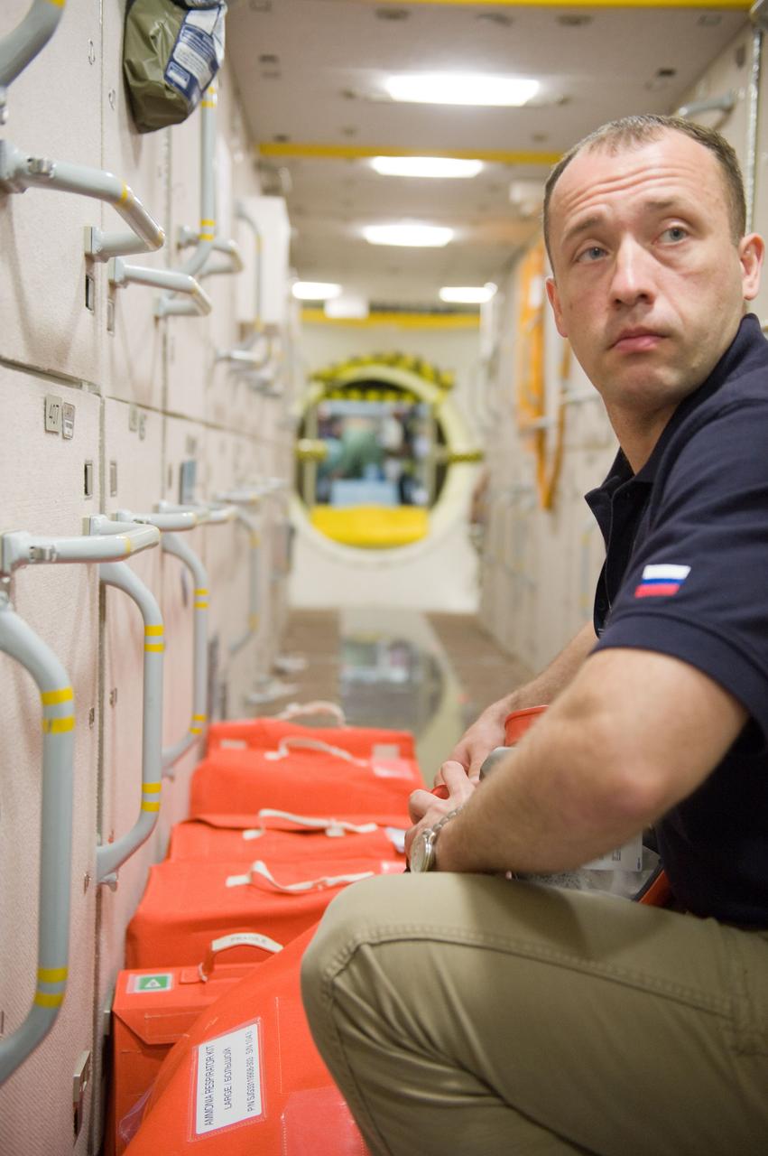 DATE: 5-8-12 LOCATION: Bldg. NW - ISS Mockups SUBJECT: Expedition 35/36 crew training (Pavel Vinogradov, Alexander Misurkin and Chris Cassidy) during emergency scenarios training in the ISS mockups with Station Training Lead, Lucia McCullough. PHOTOGRAPHER: Lauren Harnett 