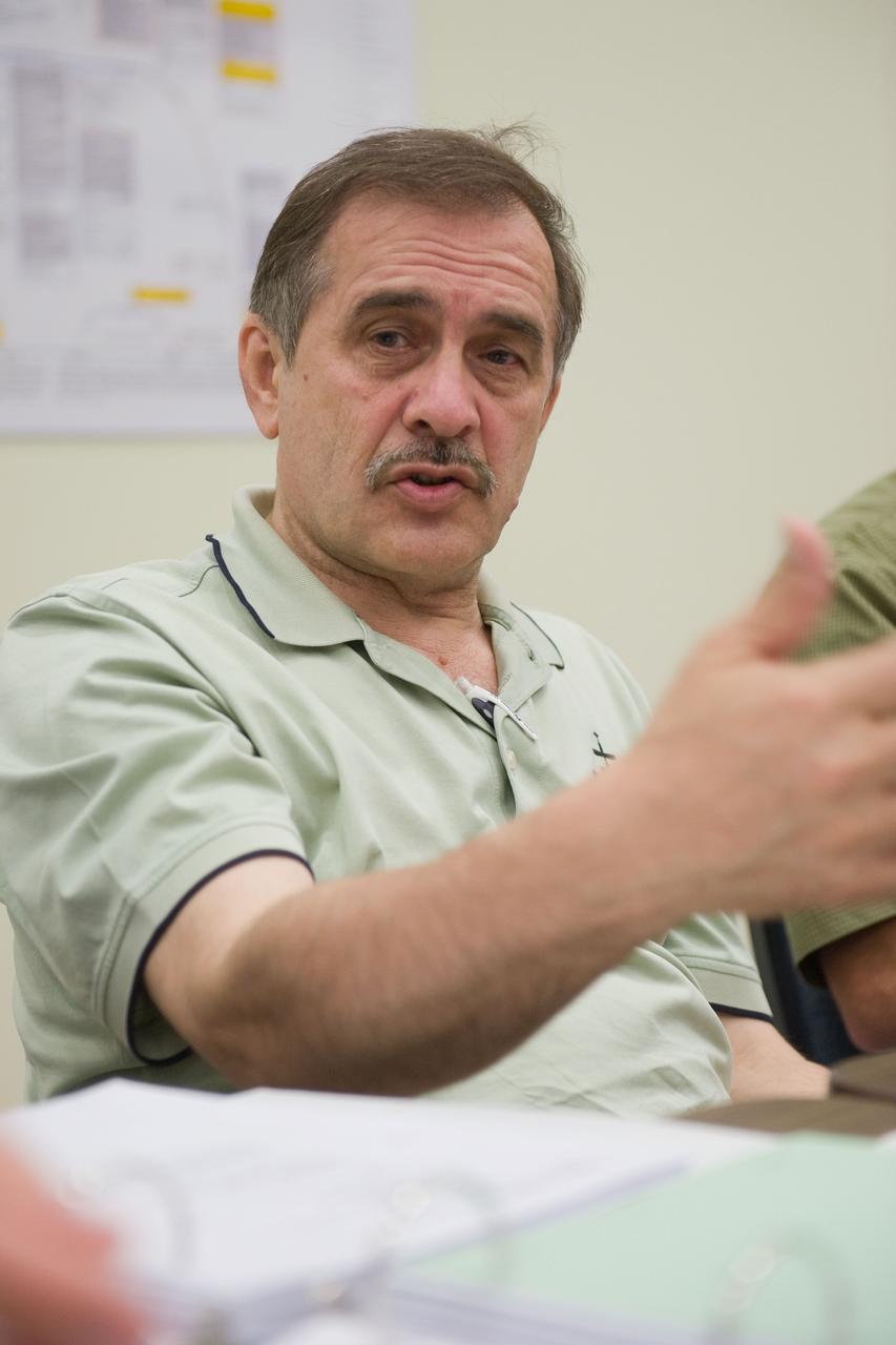 DATE: 5-8-12 LOCATION: Bldg. NW - ISS Mockups SUBJECT: Expedition 35/36 crew training (Pavel Vinogradov, Alexander Misurkin and Chris Cassidy) during emergency scenarios training in the ISS mockups with Station Training Lead, Lucia McCullough. PHOTOGRAPHER: Lauren Harnett 