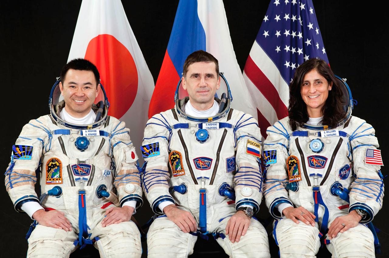 JSC2012-E-096291 (22 Feb. 2012) --- NASA astronaut Sunita Williams (right), Expedition 32 flight engineer and Expedition 33 commander; along with Japan Aerospace Exploration Agency (JAXA) astronaut Akihiko Hoshide (left) and Russian cosmonaut Yuri Malenchenko, both Expedition 32/33 flight engineers, attired in Russian Sokol launch and entry suits, take a break from training in Star City, Russia to pose for a portrait. Photo credit: Gagarin Cosmonaut Training Center