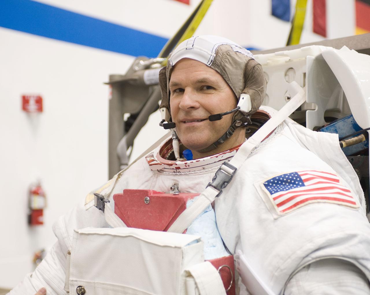 PHOTO DATE:  07-25-12 LOCATION: NBL - Pool Topside    SUBJECT: Expedition 34 crew training during NBL operations. Photograph Kevin Ford and Chris Hadfield interacting, suiting up, being lowered into the water. PHOTOGRAPHER: BILL STAFFORD