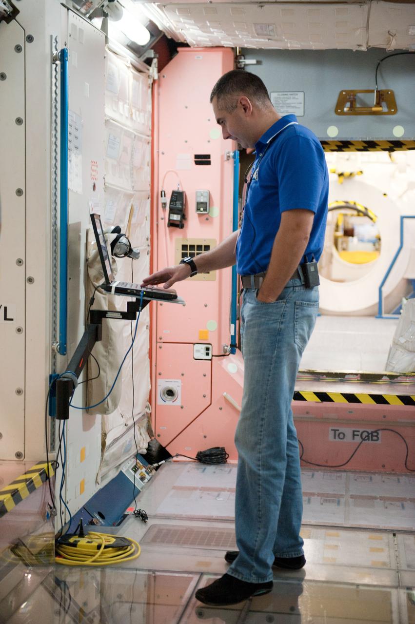 PHOTO DATE: 7-20-12 LOCATION: Bldg. 9NW - ISS Mockups SUBJECT: Expedition 34 (Soyuz 32) crew (Ford, Tarelkin and Notivskiy) during routine ops training in the ISS mockups PHOTOGRAPHER: Lauren Harnett