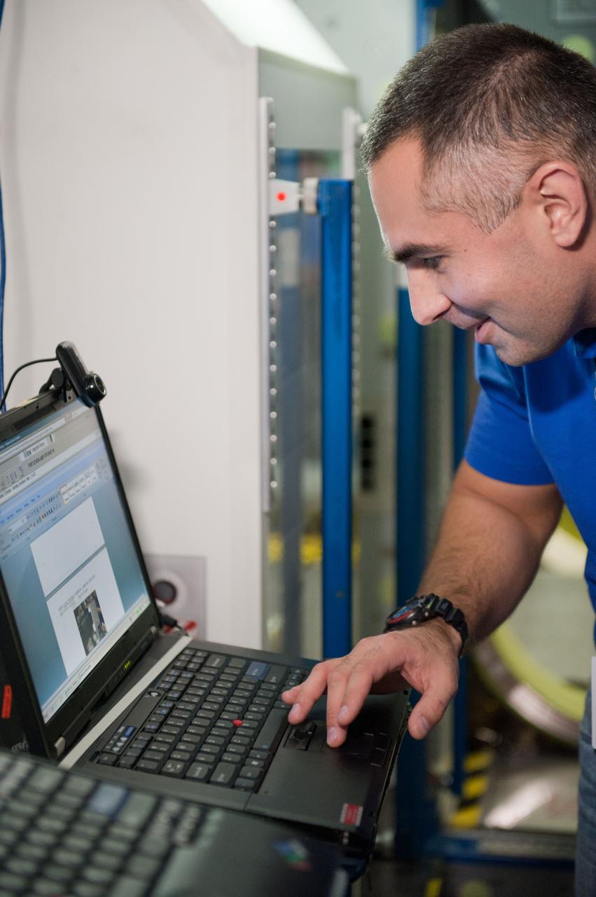 PHOTO DATE: 7-20-12 LOCATION: Bldg. 9NW - ISS Mockups SUBJECT: Expedition 34 (Soyuz 32) crew (Ford, Tarelkin and Notivskiy) during routine ops training in the ISS mockups PHOTOGRAPHER: Lauren Harnett