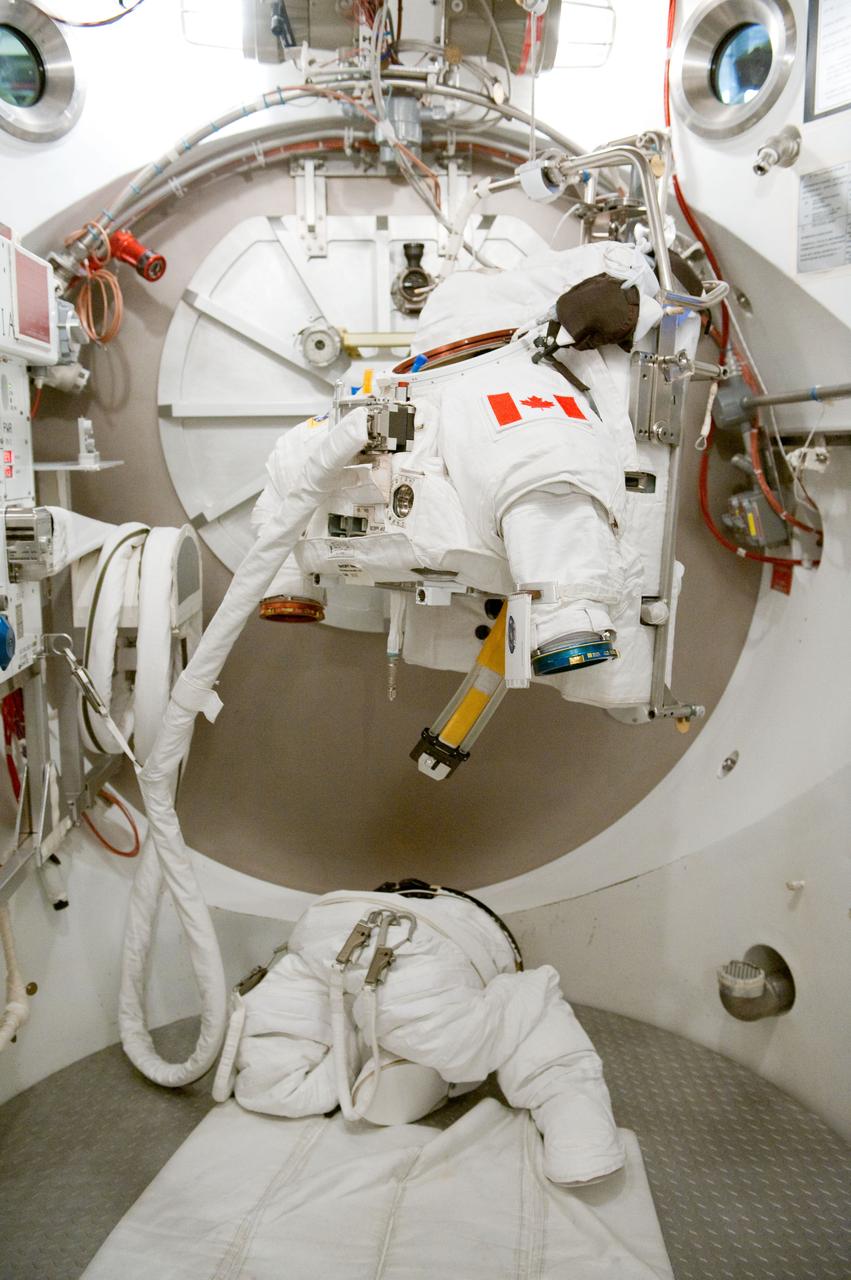 PHOTO DATE: 31 July 2012 LOCATION: Bldg. 7, SSATA Chamber SUBJECT: Expedition 33/34 Canadian astronaut and crew member Chris Hadfield during SSATA EMU training and certification - Dry Run. TD: Cristina Anchondo and Joel Maganza. STB-ST-963 PHOTOGRAPHER: Mark Sowa