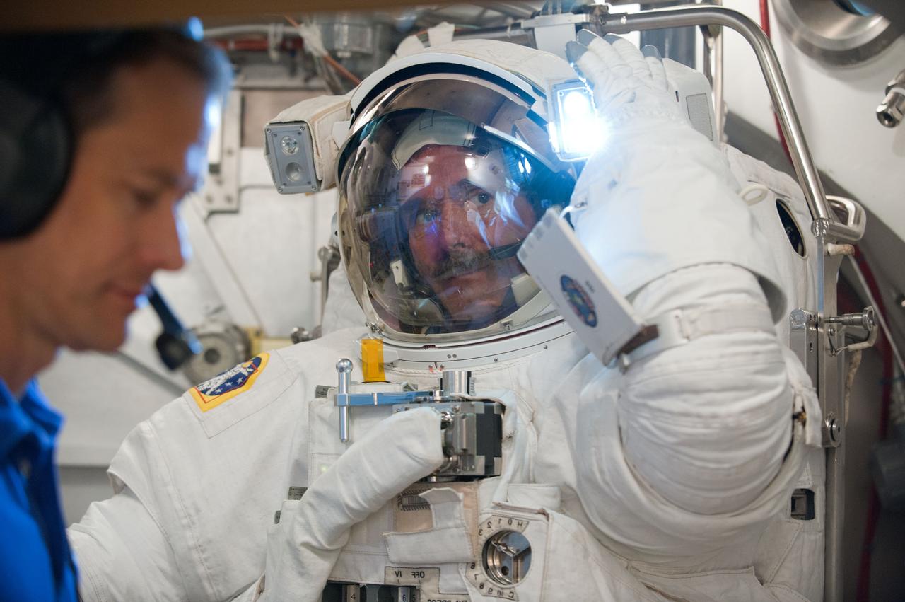 PHOTO DATE: 31 July 2012 LOCATION: Bldg. 7, SSATA Chamber SUBJECT: Expedition 33/34 Canadian astronaut and crew member Chris Hadfield during SSATA EMU training and certification - Dry Run. TD: Cristina Anchondo and Joel Maganza. STB-ST-963 PHOTOGRAPHER: Mark Sowa