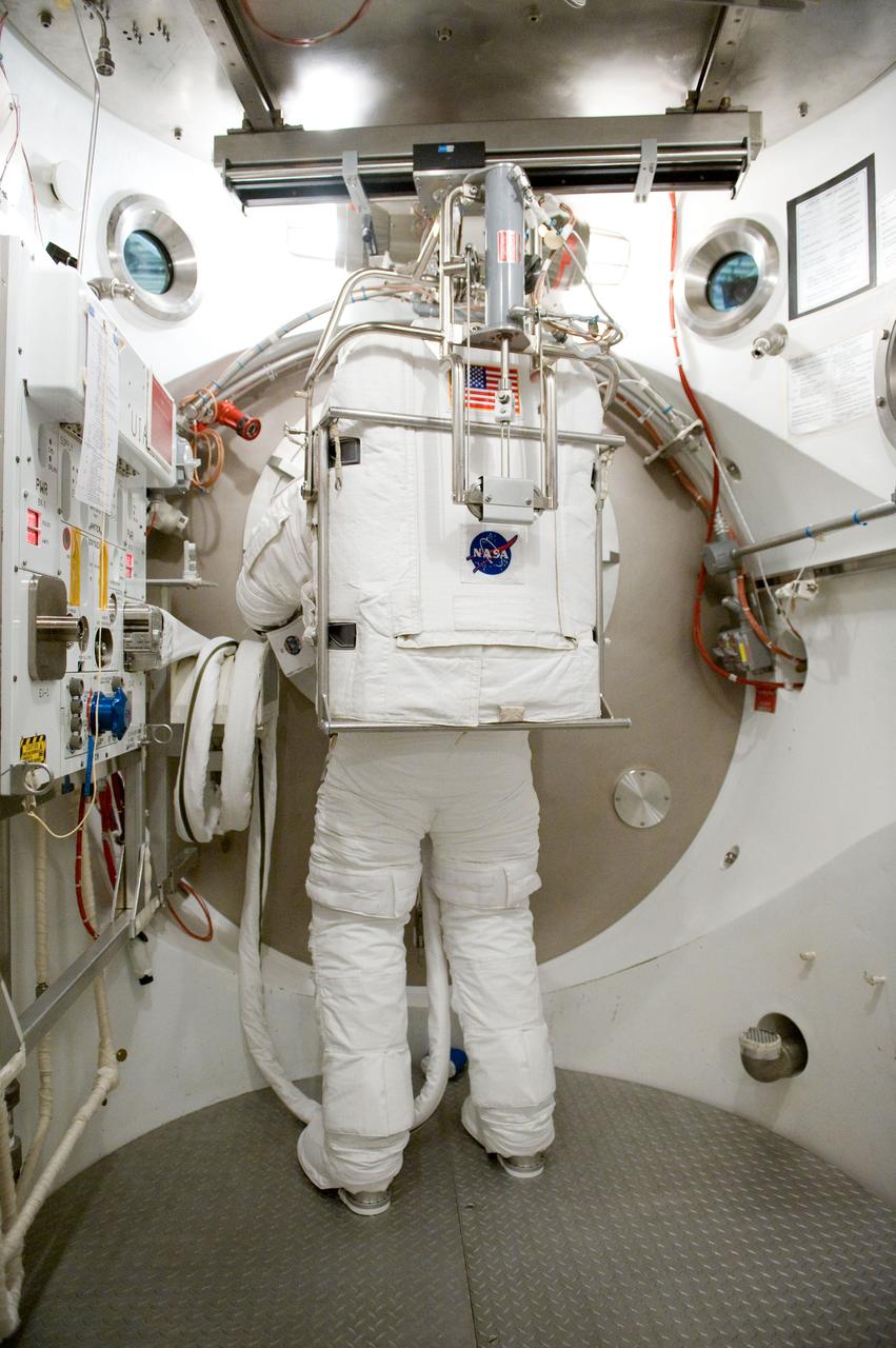 PHOTO DATE: 31 July 2012 LOCATION: Bldg. 7, SSATA Chamber SUBJECT: Expedition 33/34 Canadian astronaut and crew member Chris Hadfield during SSATA EMU training and certification - Dry Run. TD: Cristina Anchondo and Joel Maganza. STB-ST-963 PHOTOGRAPHER: Mark Sowa