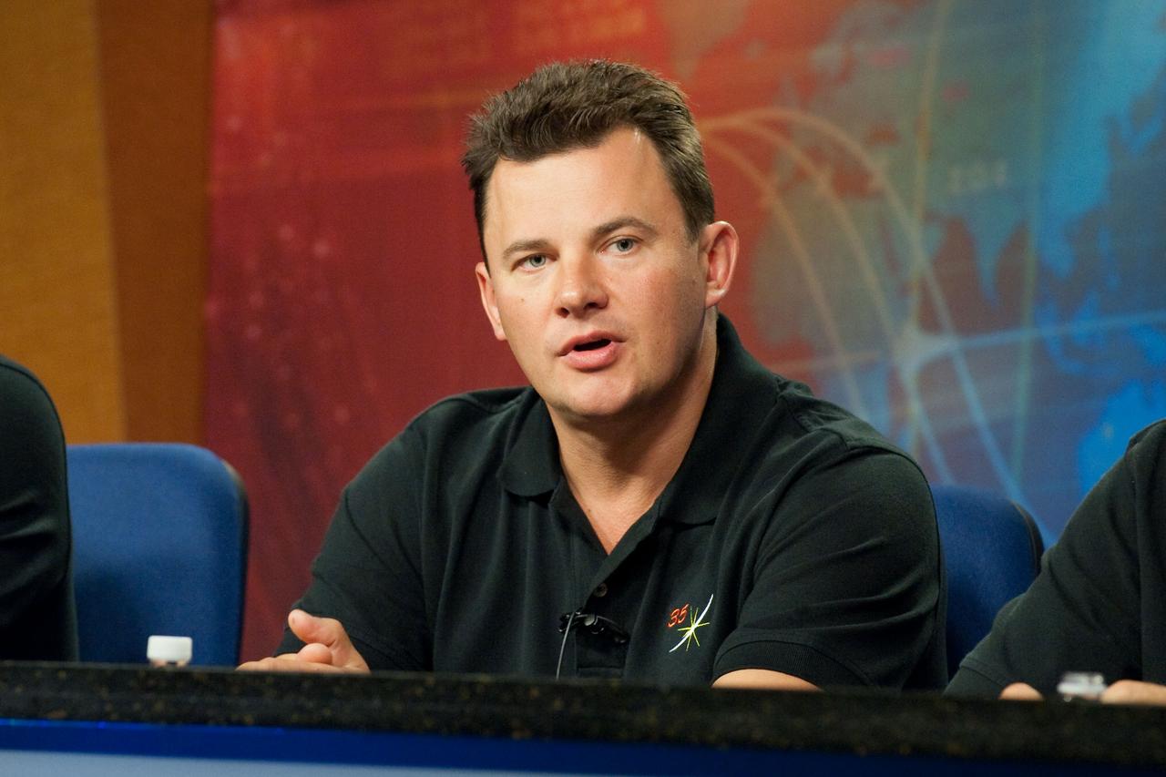 PHOTO DATE: 13 September 2012 LOCATION: BLdg. 2 North - Press Conference Room SUBJECT: Expedition 34/35 Press Conference. Expedition 34 and 35 crew members Thomas Marshburn of NASA, Chris Hadfield of the Canadian Space Agency and Roman Romanenko of the Russian Federal Space Agency participate with PAO moderator Nicole Cloutier-LeMasters PHOTOGRAPHER: Mark Sowa