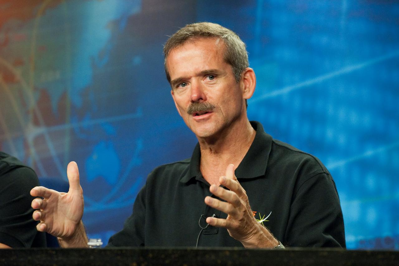 PHOTO DATE: 13 September 2012 LOCATION: BLdg. 2 North - Press Conference Room SUBJECT: Expedition 34/35 Press Conference. Expedition 34 and 35 crew members Thomas Marshburn of NASA, Chris Hadfield of the Canadian Space Agency and Roman Romanenko of the Russian Federal Space Agency participate with PAO moderator Nicole Cloutier-LeMasters PHOTOGRAPHER: Mark Sowa