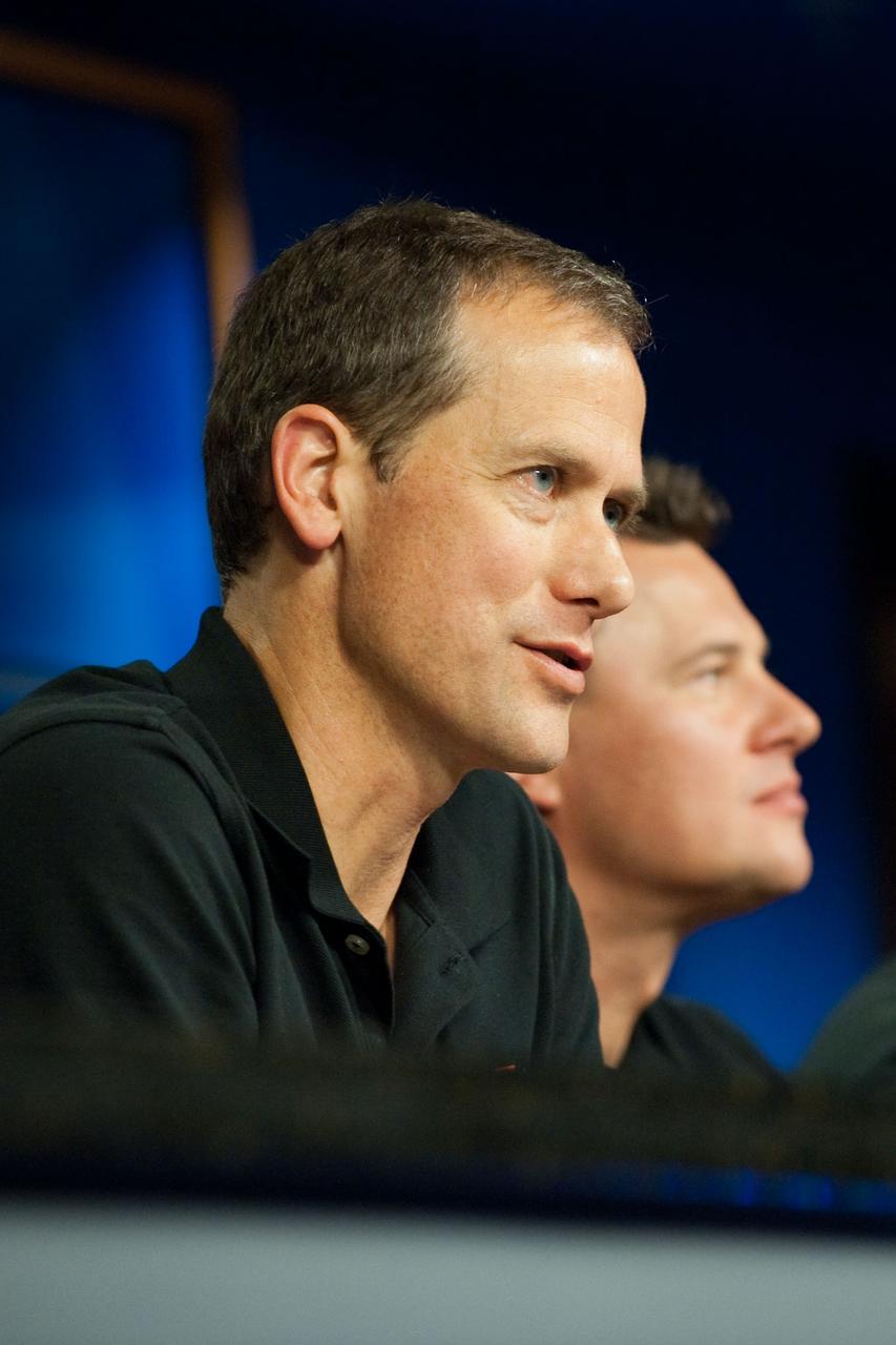 PHOTO DATE: 13 September 2012 LOCATION: BLdg. 2 North - Press Conference Room SUBJECT: Expedition 34/35 Press Conference. Expedition 34 and 35 crew members Thomas Marshburn of NASA, Chris Hadfield of the Canadian Space Agency and Roman Romanenko of the Russian Federal Space Agency participate with PAO moderator Nicole Cloutier-LeMasters PHOTOGRAPHER: Mark Sowa