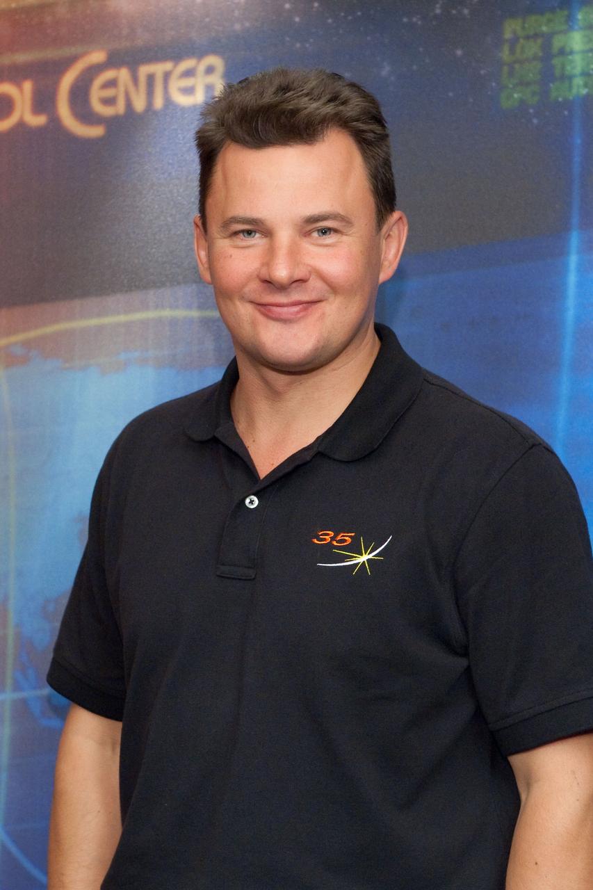 PHOTO DATE: 13 September 2012 LOCATION: BLdg. 2 North - Press Conference Room SUBJECT: Expedition 34/35 Press Conference. Expedition 34 and 35 crew members Thomas Marshburn of NASA, Chris Hadfield of the Canadian Space Agency and Roman Romanenko of the Russian Federal Space Agency participate with PAO moderator Nicole Cloutier-LeMasters PHOTOGRAPHER: Mark Sowa