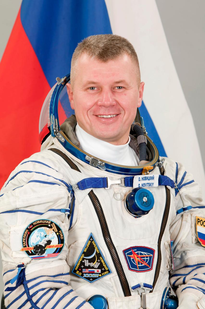 JSC2012-E-215394 (13 Sept. 2012) --- Russian cosmonaut Oleg Novitskiy, Expedition 33/34 flight engineer, attired in a Russian Sokol launch and entry suit, takes a break from training in Star City, Russia to pose for a portrait. Photo credit: Gagarin Cosmonaut Training Center