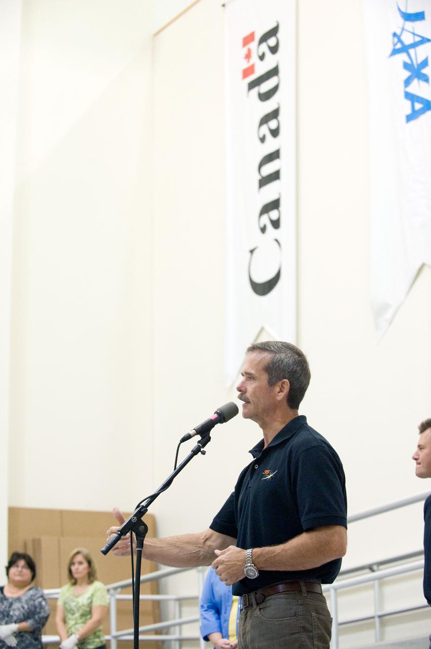 PHOTO DATE: 09-12-12 LOCATION: Bldg. 5 - SSTF High Bay SUBJECT: Expedition 34/35 (Soyuz 33) crew during the SSTF Cake Ceremony PHOTOGRAPHER: BILL STAFFORD