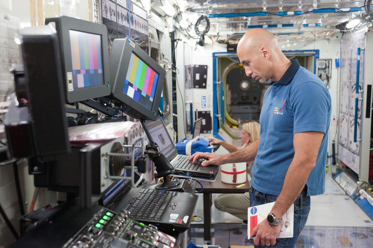 PHOTO DATE:  09-12-12 LOCATION:   Bldg. 9NW - ISS Mockups  SUBJECT:  Expedition 36/37 Routine Ops training with crew members Yurchikhin, Nyberg & Parmitano. PHOTOGRAPHER: BILL STAFFORD