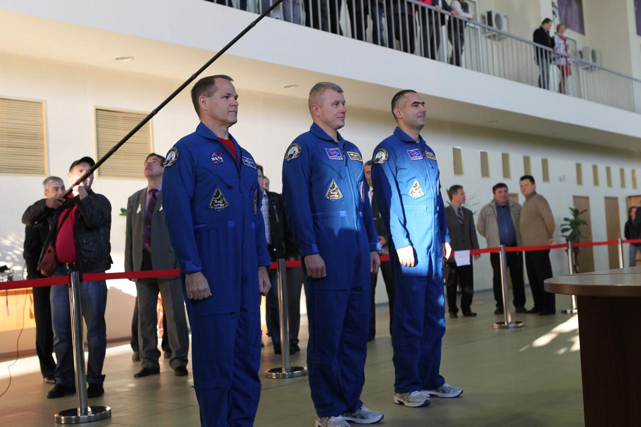At the Gagarin Cosmonaut Training Center in Star City, Russia, Expedition 33/34 prime crewmembers Flight Engineer Kevin Ford of NASA (left), Soyuz Commander Oleg Novitskiy (center) and Flight Engineer Evgeny Tarelkin (right) check in for the first of two days of final qualifications exams September 20, 2012 as they prepare for their launch October 23 in the Soyuz TMA-06M spacecraft from the Baikonur Cosmodrome in Kazakhstan. Stephanie Stoll/NASA