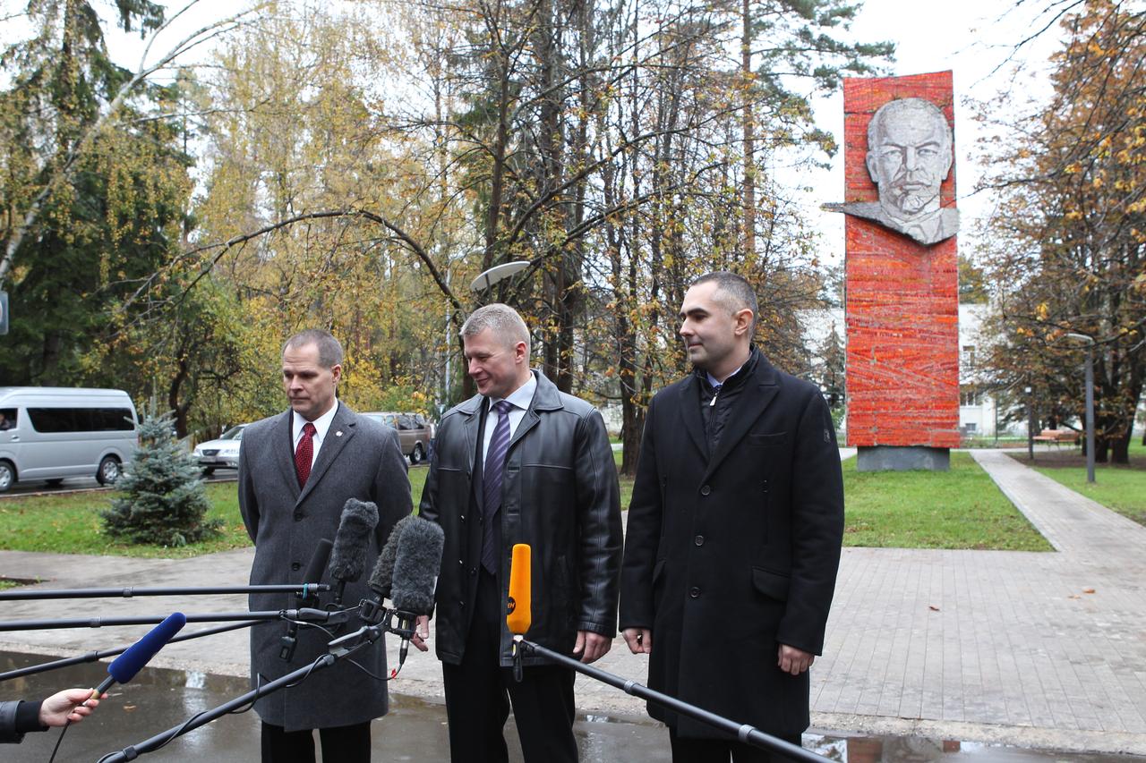 The prime Expedition 33/34 crewmembers pose for pictures in front of the statue of Vladimir Lenin at the Gagarin Cosmonaut Training Center in Star City, Russia October 9, 2012 before flying to the Baikonur Cosmodrome in Kazakhstan for final preparations for their launch to the International Space Station October 23 in their Soyuz TMA-06M spacecraft. Pictured are NASA Flight Engineer Kevin Ford (left), Soyuz Commander Oleg Novitskiy (center) and Flight Engineer Evgeny Tarelkin (right). NASA/Stephanie Stoll