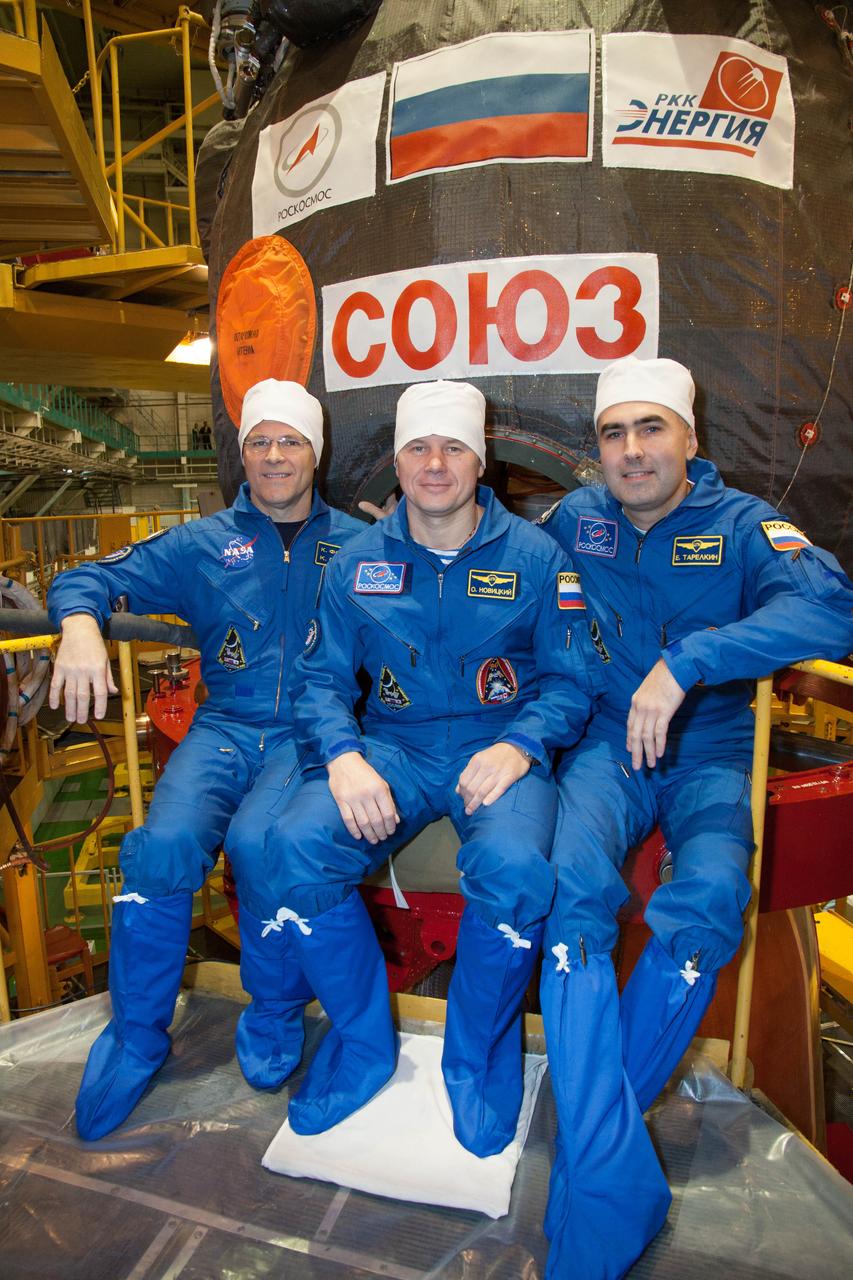 At the Baikonur Cosmodrome in Kazakhstan, the Expedition 33/34 crew posed for pictures October 10, 2012 in front of their Soyuz TMA-06M spacecraft during the first of two “fit check” dress rehearsal sessions. NASA Flight Engineer Kevin Ford (left), Soyuz Commander Oleg Novitskiy (center) and Flight Engineer Evgeny Tarelkin (right) are in the final phase of their training for launch October 23 for a five-month mission on the International Space Station. NASA/Victor Zelentsov