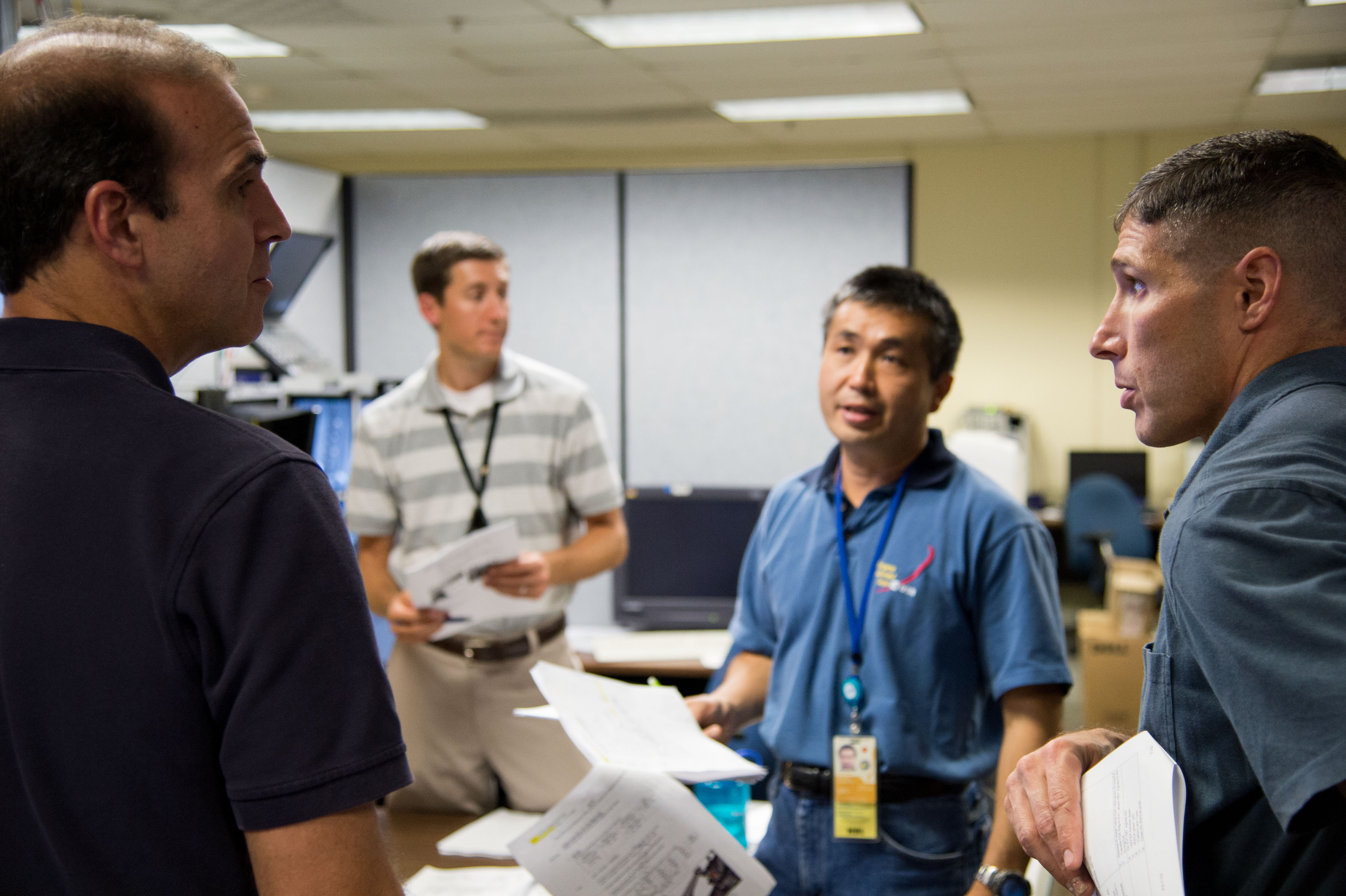 DATE: 11-5-12 LOCATION: Bldg. 9 - VR Lab  SUBJECT: Expedition 38 crew members Mike Hopkins, Rick Mastracchio and Koichi Wakata during ROBO/EVA VR LAB training with instructors Jason A. Campbell and Alex Kanelakos. PHOTOGRAPHER: Lauren Harnett