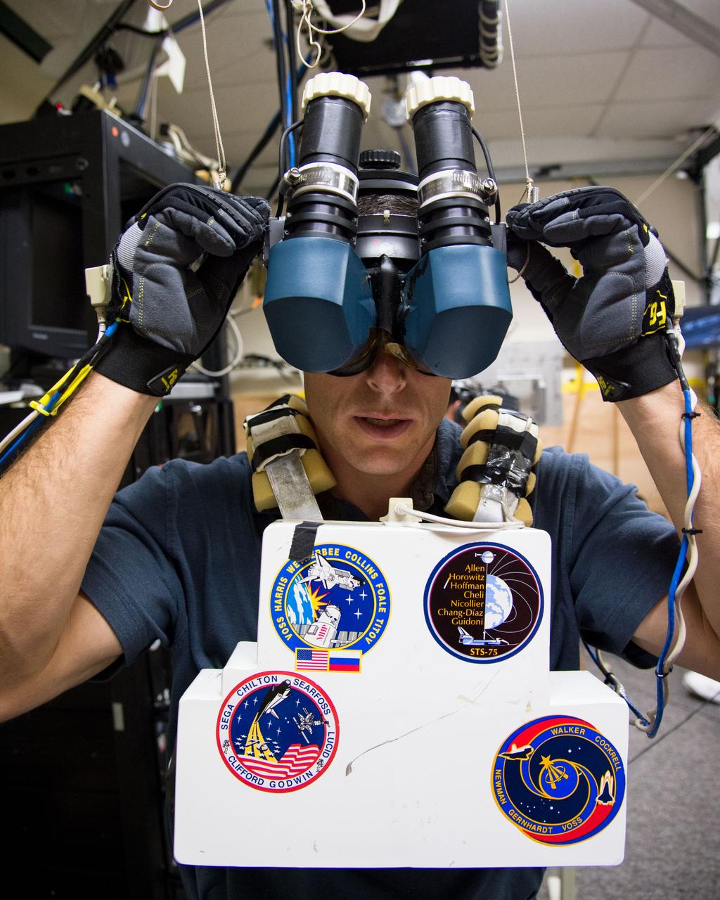 DATE: 11-5-12 LOCATION: Bldg. 9 - VR Lab  SUBJECT: Expedition 38 crew members Mike Hopkins, Rick Mastracchio and Koichi Wakata during ROBO/EVA VR LAB training with instructors Jason A. Campbell and Alex Kanelakos. PHOTOGRAPHER: Lauren Harnett