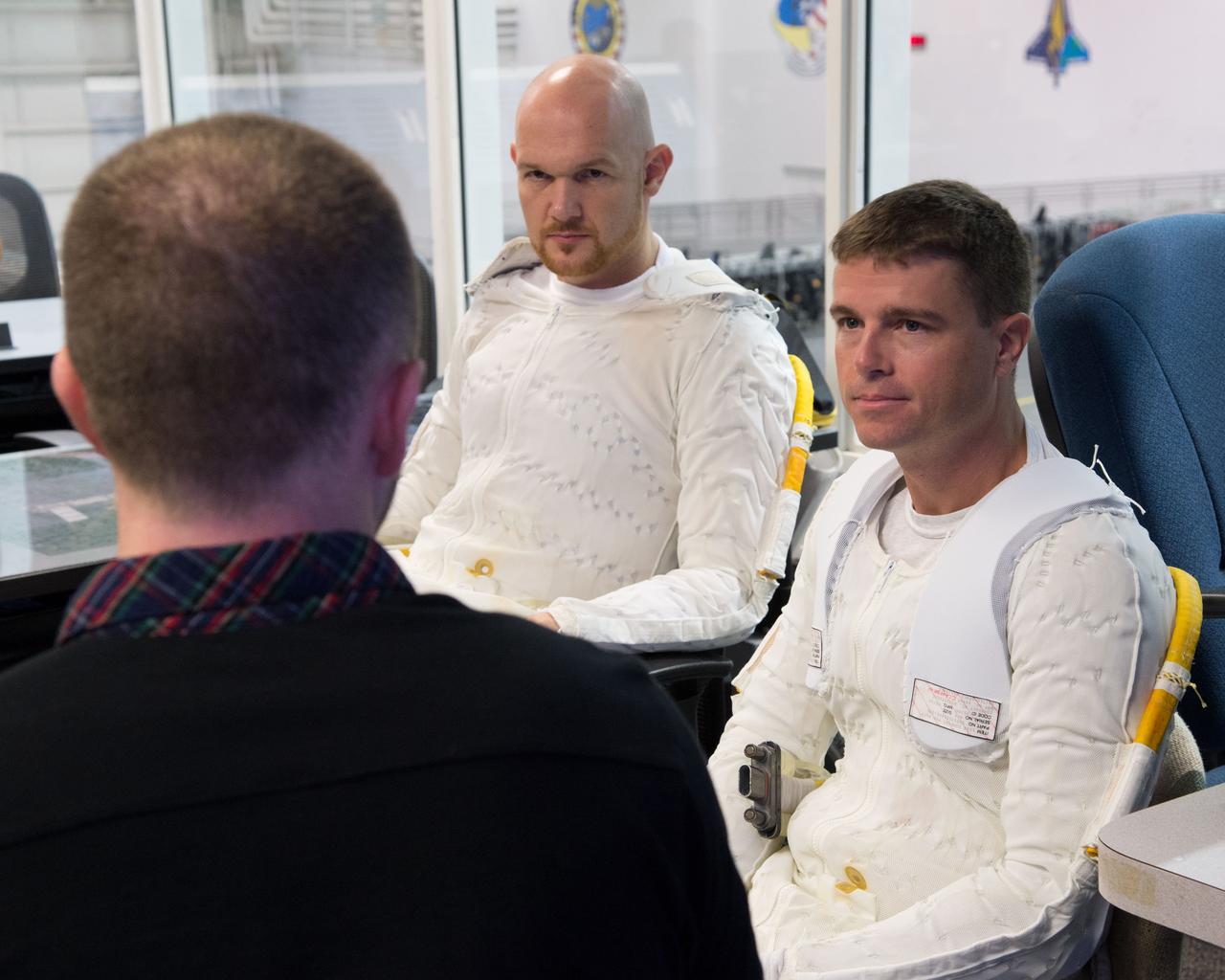 Date: 11-07-12 Location: NBL - Pool Topside Subject: Expedition 40 crew members (Soyuz 39) Reid Wiseman and ESA astronaut Alexander Gerst during INC-40 ISS EVA ORU PRF 41027. Photographer: James Blair