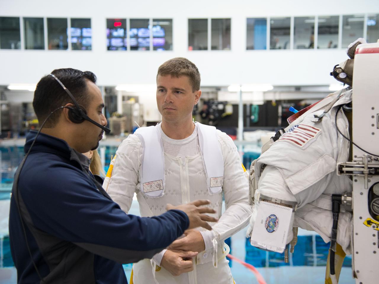 Date: 11-07-12 Location: NBL - Pool Topside Subject: Expedition 40 crew members (Soyuz 39) Reid Wiseman and ESA astronaut Alexander Gerst during INC-40 ISS EVA ORU PRF 41027. Photographer: James Blair