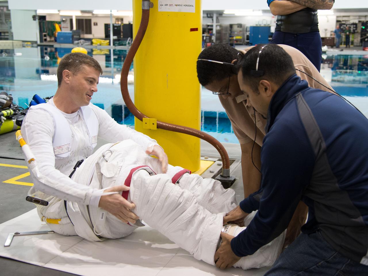 Date: 11-07-12 Location: NBL  - Pool Topside Subject: Expedition 40 crew members (Soyuz 39) Reid Wiseman and ESA astronaut Alexander Gerst during INC-40 ISS EVA ORU PRF 41027. Photographer: James Blair