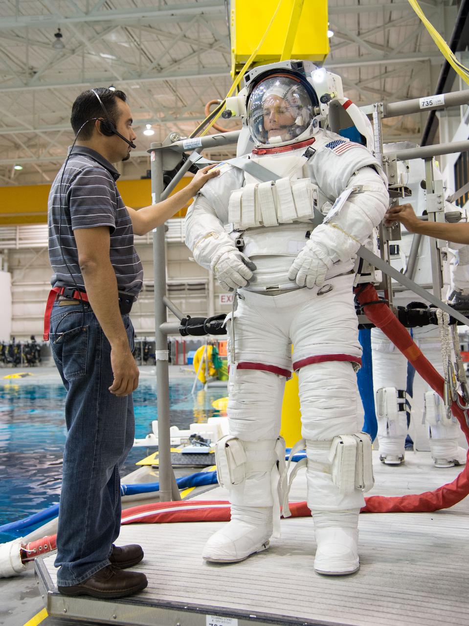Date: 11-07-12 Location: NBL - Pool Topside Subject: Expedition 40 crew members (Soyuz 39) Reid Wiseman and ESA astronaut Alexander Gerst during INC-40 ISS EVA ORU PRF 41027. Photographer: James Blair