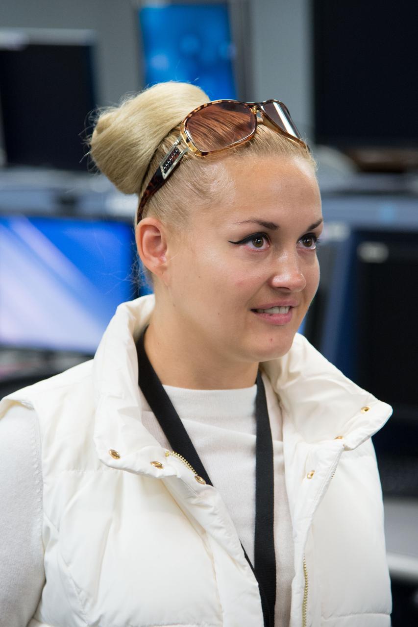 Date:11-08-12 Location: Bldg 5 South, SSMTF Subject: Expedition 41/42 (Soyuz 40) Russian cosmonaut Yelena (Elena) Serova during Space Station Training Facility (SSTF) Familiarization with instructor Josh Matthew Photographer: James Blair