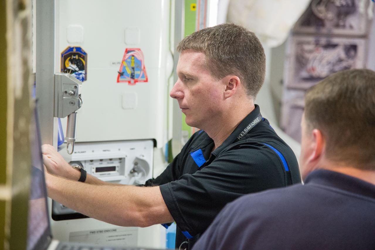 PHOTO DATE:   11-16-12 LOCATION:  Bldg. 9NW - ISS Mockups  SUBJECT: Expedition 41/42 crew members Barry Wilmore, Terry Virts and Italian ESA astronaut Samantha Cristoforetti during ISS Joint AL Hardware training in the ISS mockups. PHOTOGRAPHER: BILL STAFFORD