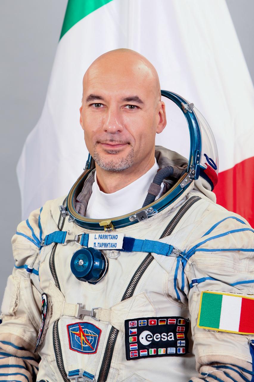 JSC2012-E-238485 (27 Aug. 2012) --- European Space Agency astronaut Luca Parmitano, Expedition 34 backup crew member, attired in a Russian Sokol launch and entry suit, takes a break from training in Star City, Russia to pose for a portrait. Photo credit: Gagarin Cosmonaut Training Center