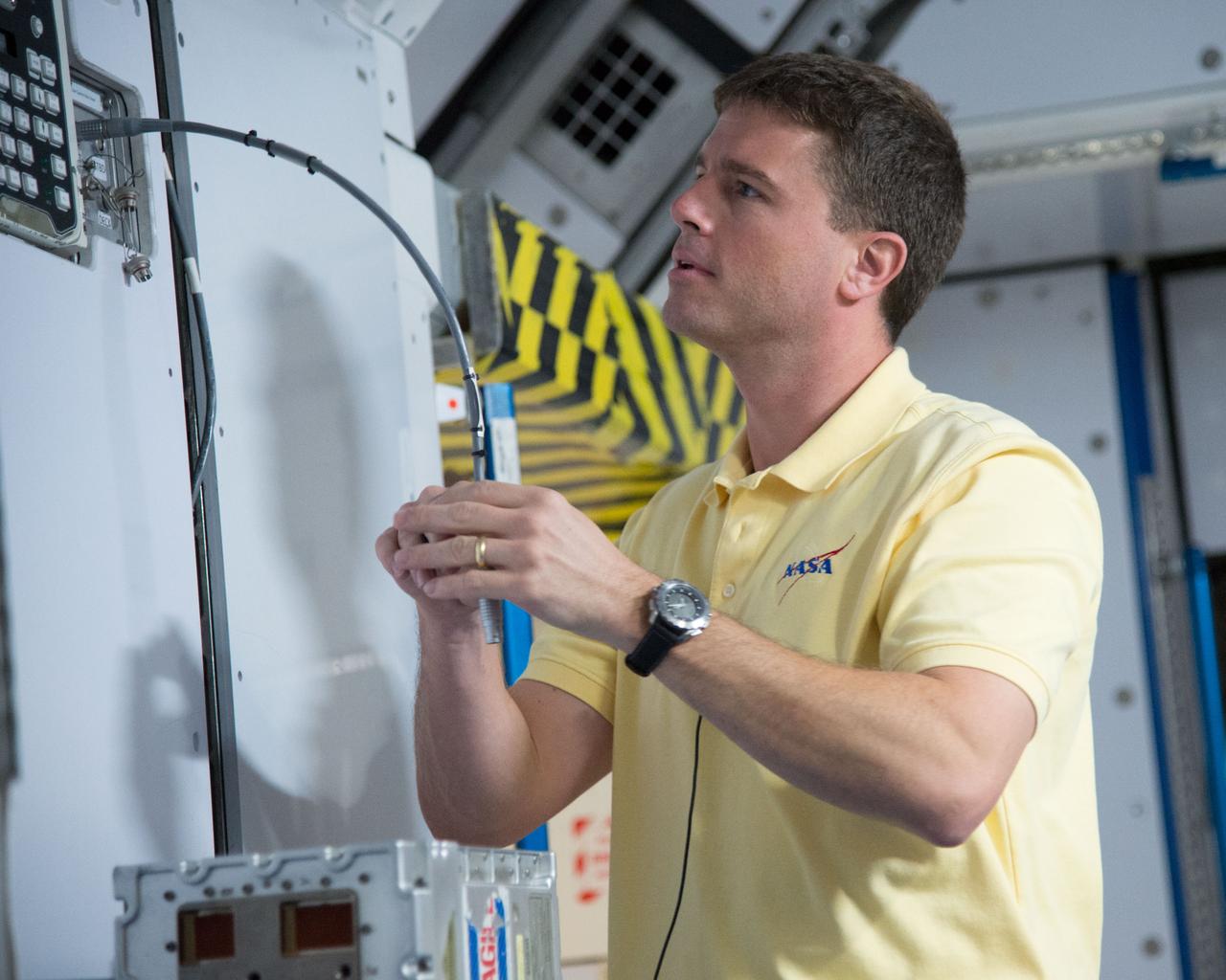 PHOTO DATE: 11-27-12 LOCATION: Bldg. 9NW - ISS Mockups SUBJECT: Expedition 40 crew members (Soyuz 39) Reid Wiseman and ESA astronaut Alexander Gerst with Soyuz 38 crew member Steve Swanson during ROUTINE OPS MS 1 PHOTOGRAPHER: BILL STAFFORD