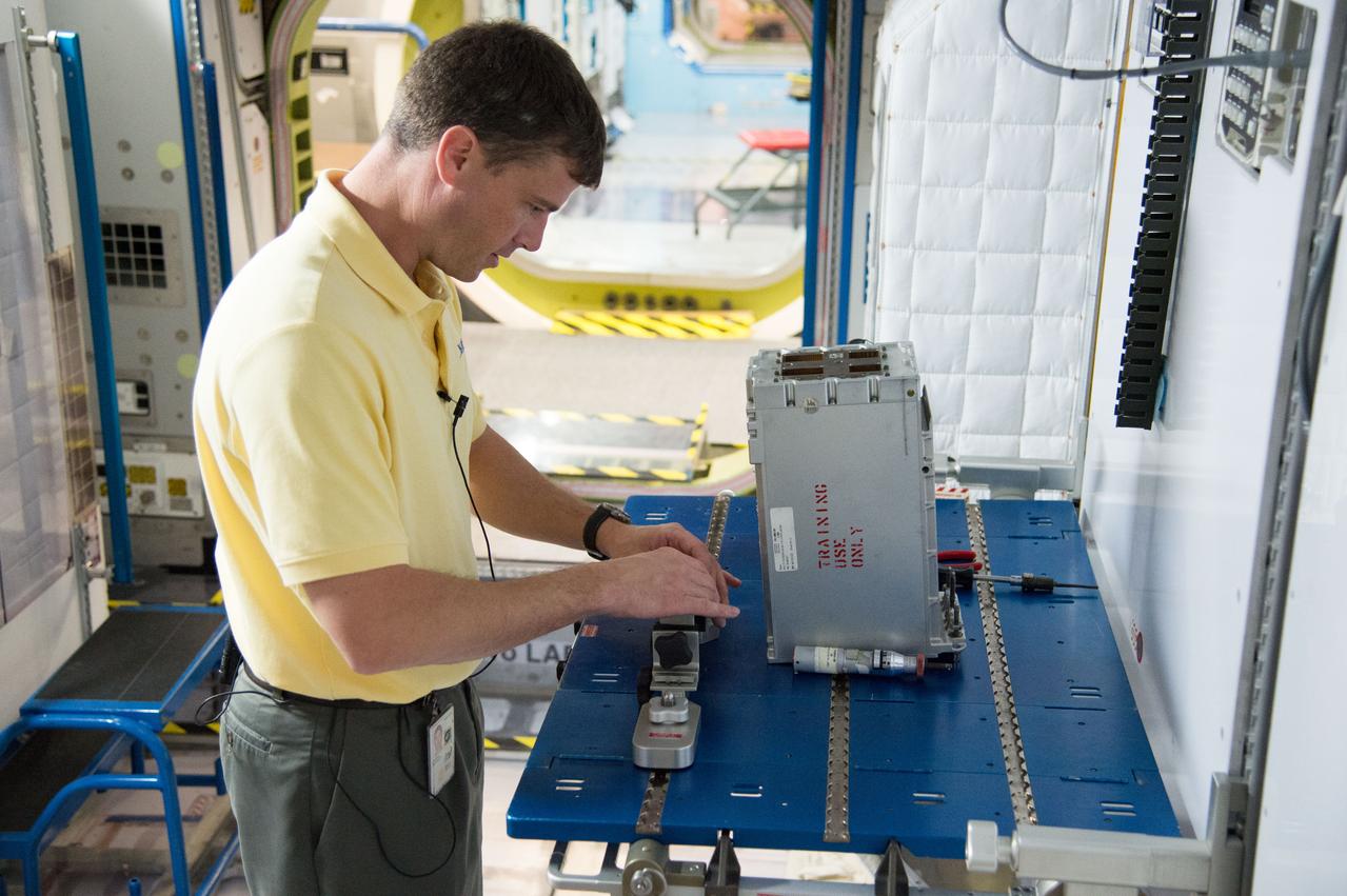 PHOTO DATE: 11-27-12 LOCATION: Bldg. 9NW - ISS Mockups SUBJECT: Expedition 40 crew members (Soyuz 39) Reid Wiseman and ESA astronaut Alexander Gerst with Soyuz 38 crew member Steve Swanson during ROUTINE OPS MS 1 PHOTOGRAPHER: BILL STAFFORD