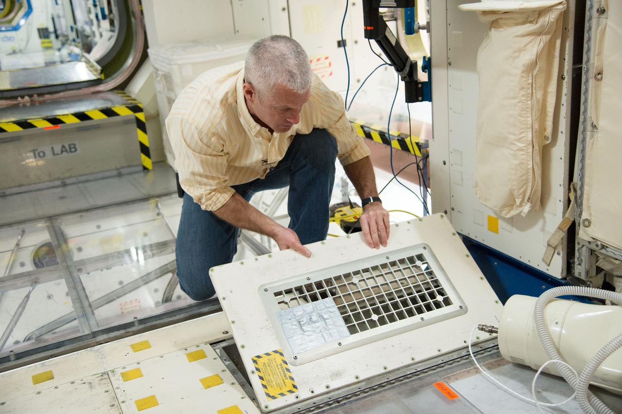 PHOTO DATE: 11-27-12 LOCATION: Bldg. 9NW - ISS Mockups SUBJECT: Expedition 40 crew members (Soyuz 39) Reid Wiseman and ESA astronaut Alexander Gerst with Soyuz 38 crew member Steve Swanson during ROUTINE OPS MS 1 PHOTOGRAPHER: BILL STAFFORD