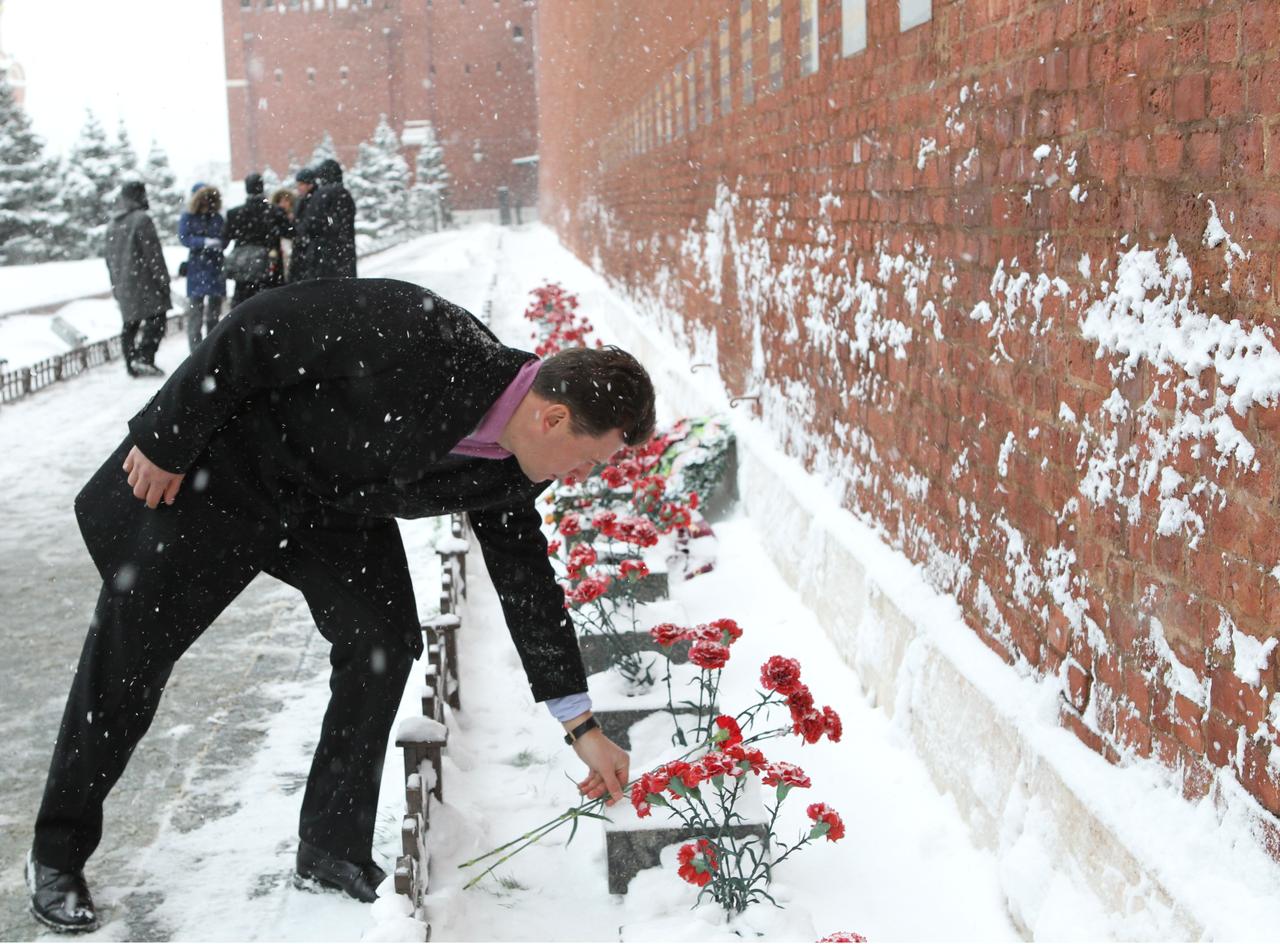 Expedition 34/35 Soyuz Commander Roman Romanenko lays flowers at the Kremlin Wall in Moscow Nov. 29, 2012 where Yuri Gagarin, the first human in space and other Russian space heroes are interred. The tribute was part of ceremonial activities that will lead to the launch of Romanenko, Flight Engineer Chris Hadfield of the Canadian Space Agency and NASA Flight Engineer Tom Marshburn to the International Space Station Dec. 19 in the Soyuz TMA-07M spacecraft from the Baikonur Cosmodrome in Kazakhstan. NASA/Stephanie Stoll