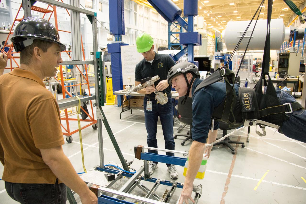 PHOTO DATE: 11/28/12  LOCATION:   B9 ARGOS/POGO LAB SUBJECT:  ESA astronaut (UK) Timothy Peake during ISS EVA PGT/ARGOS training.  PHOTOGRAPHER:Geeseman