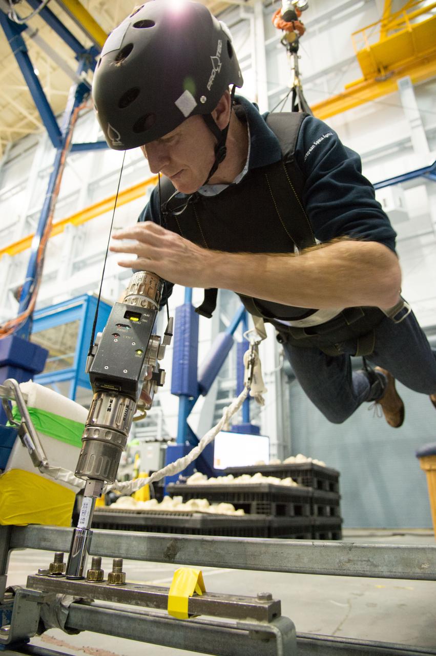 PHOTO DATE: 11/28/12  LOCATION:   B9 ARGOS/POGO LAB SUBJECT:  ESA astronaut (UK) Timothy Peake during ISS EVA PGT/ARGOS training.  PHOTOGRAPHER:Geeseman