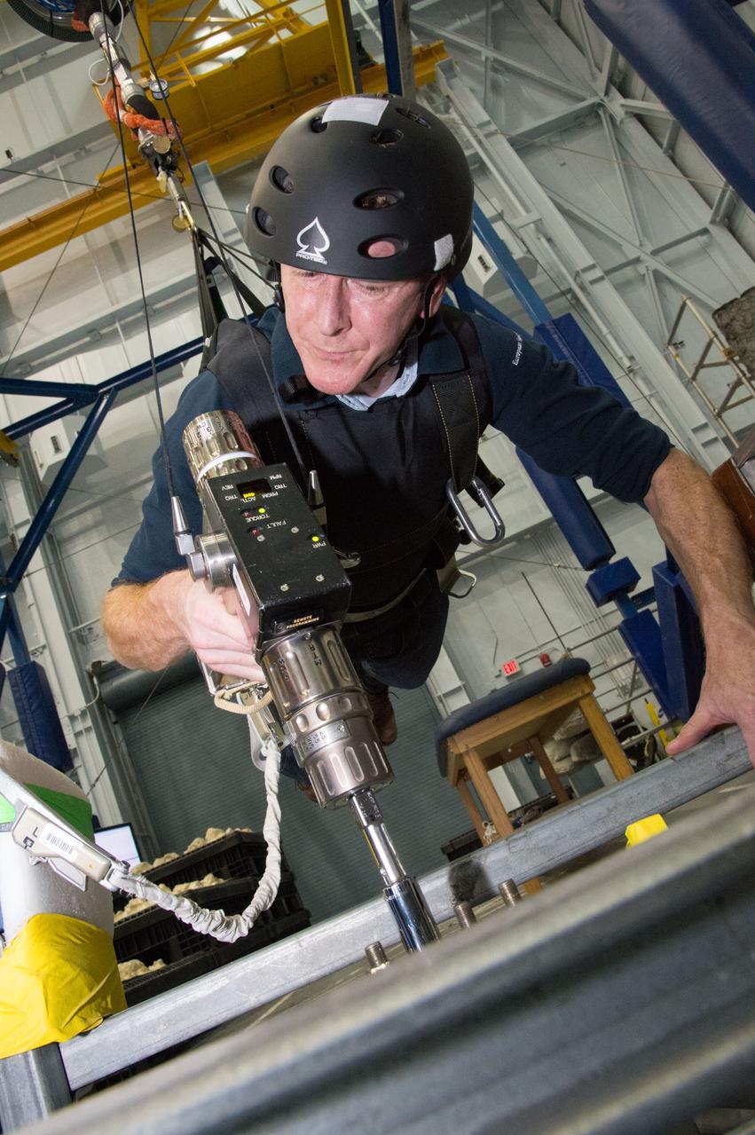 PHOTO DATE: 11/28/12  LOCATION:   B9 ARGOS/POGO LAB SUBJECT:  ESA astronaut (UK) Timothy Peake during ISS EVA PGT/ARGOS training.  PHOTOGRAPHER:Geeseman
